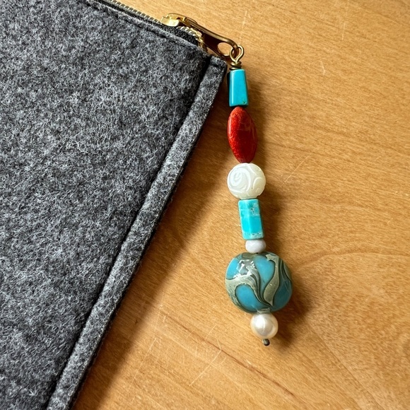 ALL IN THE CARDS FELT POUCH ZIP TOP BEADED STRAP NEW CHARCOAL MODERN CHIC - Picture 2 of 10